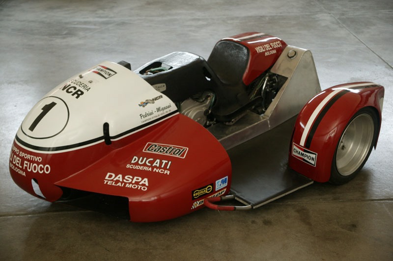 DucatiSideCarRacer2.jpg