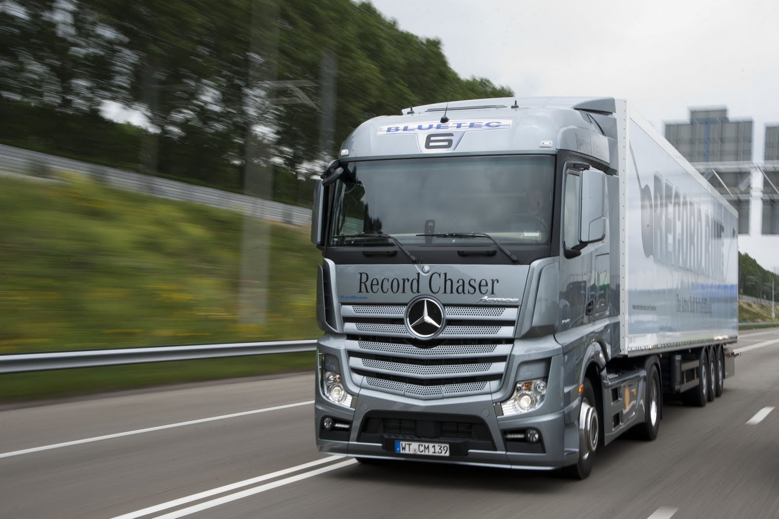 New-Mercedes-Benz-Actros-2012-most-economical-2.jpg