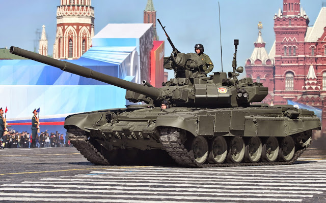 T-90 in Moscow.jpg