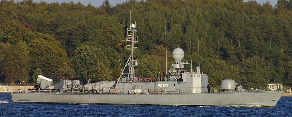 143a 导弹艇初下水