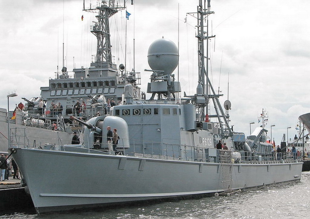 143a 导弹艇初下水