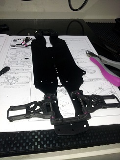 新前擺臂的3MM孔位已經經我們的生產員為您們預先的搪滑了,照著組裝應可暢順運作,組裝完成後把前臂提起應可  ...