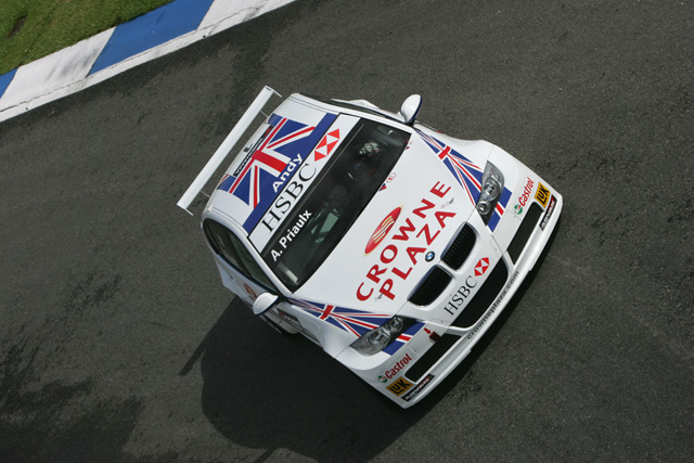 09-WTCC BMW 320si Andy Priaulx 01.jpg