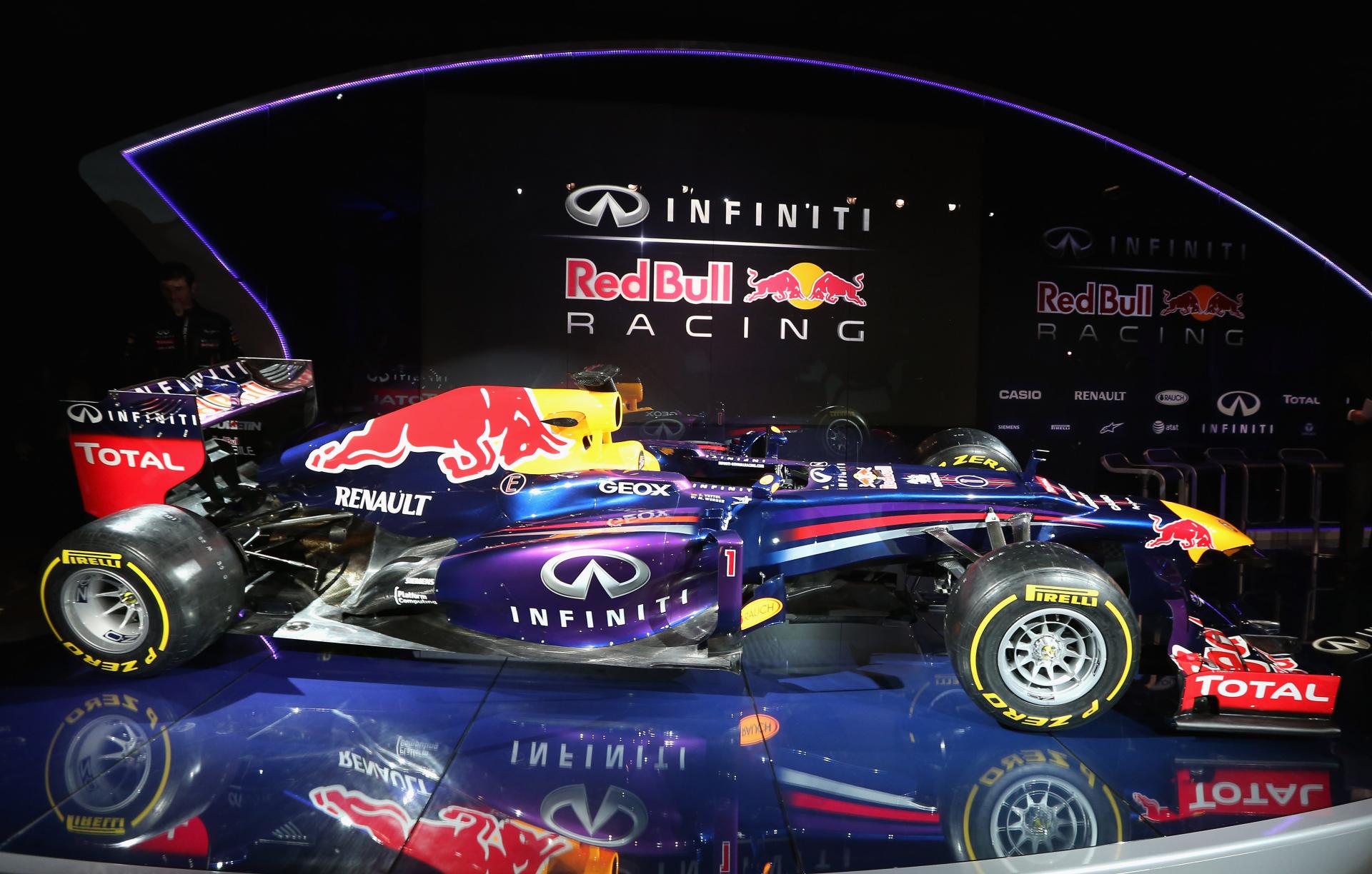 28 - 2013 INFINITI REDBULL RB9 02.jpg