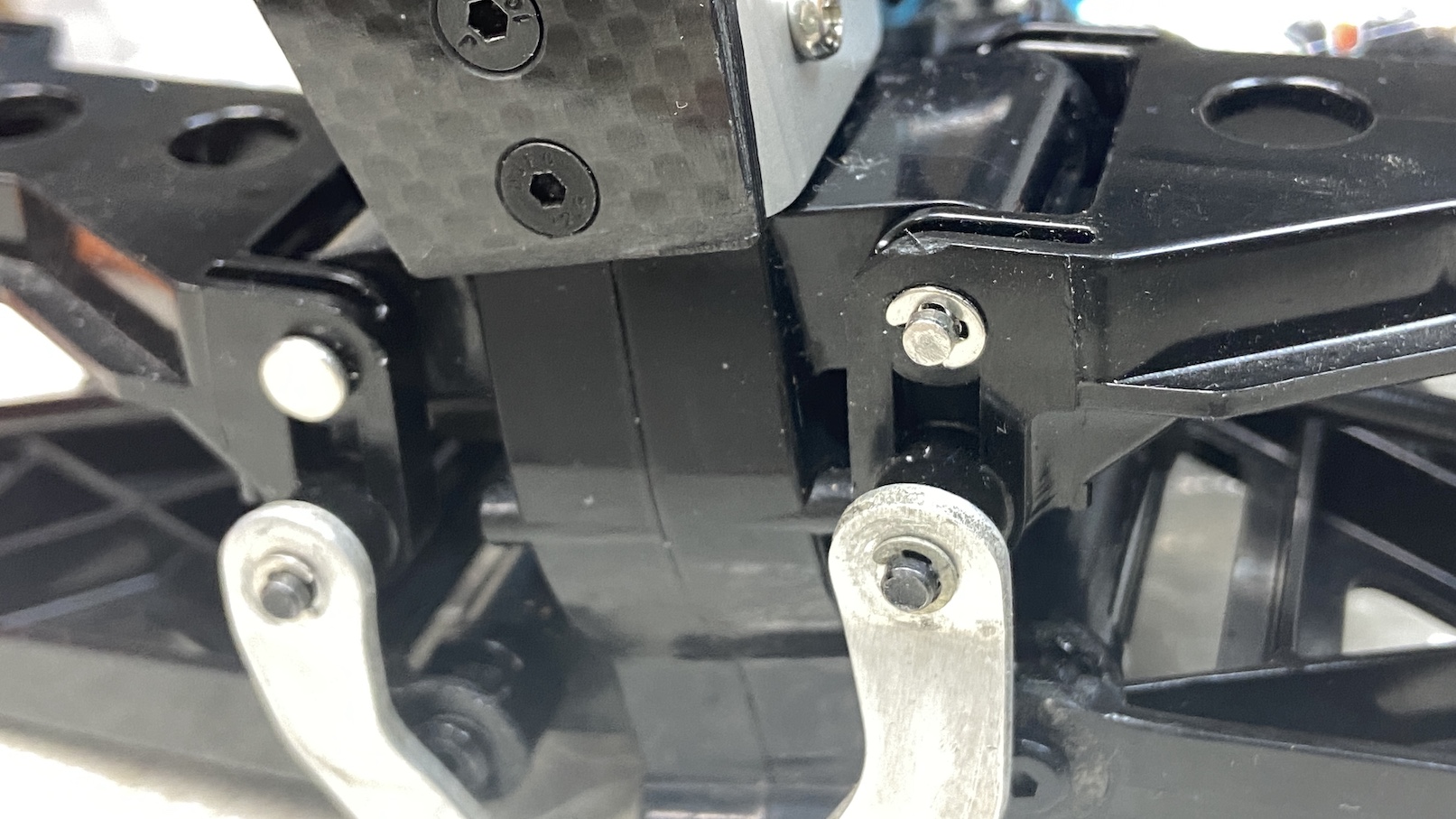 rear susp pin.jpg