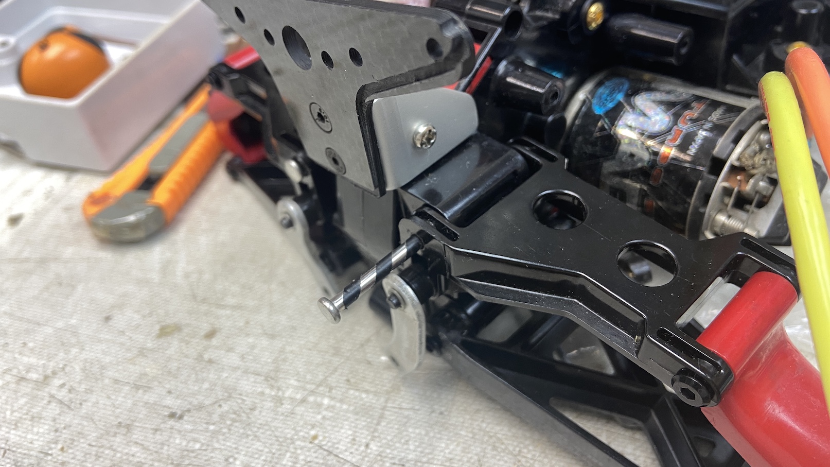 rear susp pin 2.jpg
