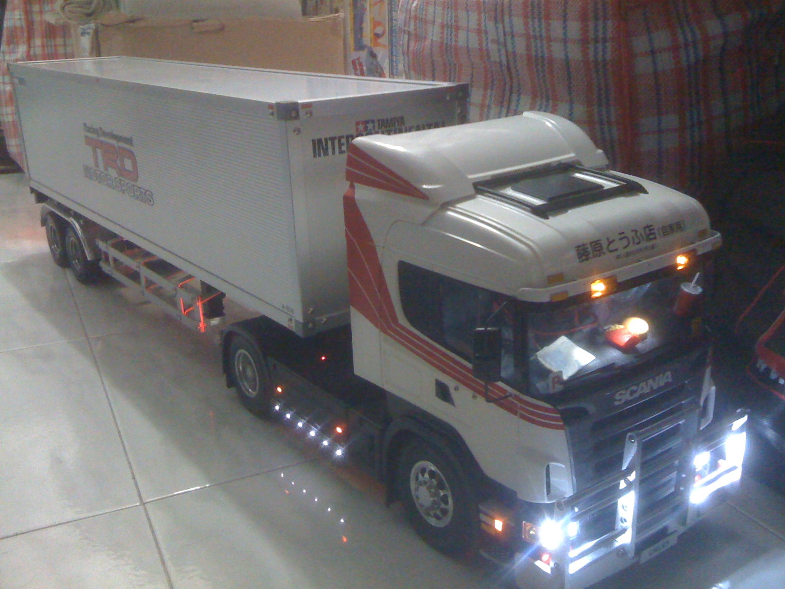 自家用拖头及自家制侧栏分享^^ - 第2页 - 遥控货柜车及巴士讨论版